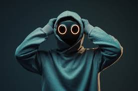 The Stylish Modern Accessory Trends for an Eye-Catching Summer Look